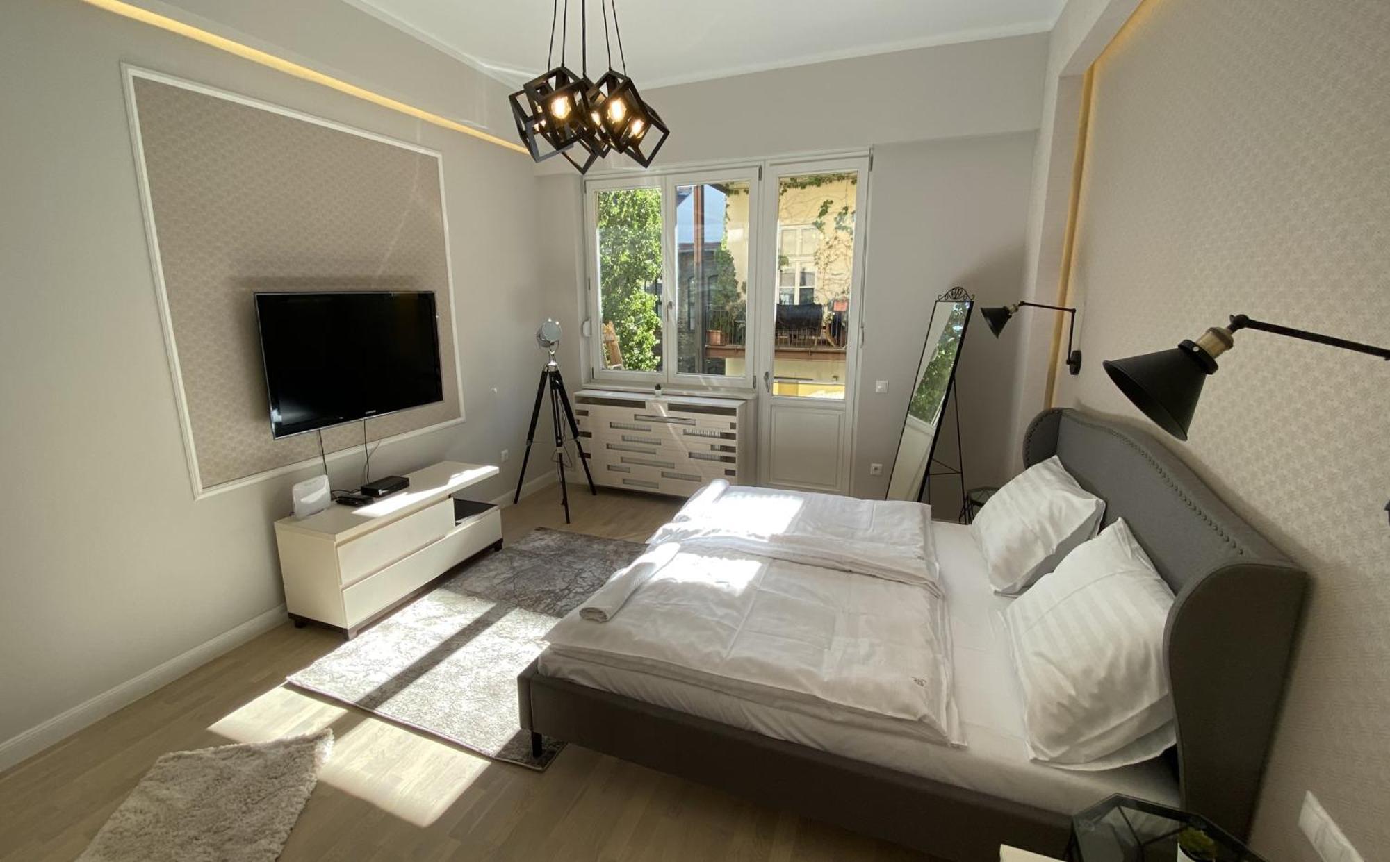 Modern Near The River Apartment *